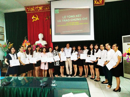 Lễ tổng kết lớp sơ cấp nghề kinh doanh dịch vụ  bưu chính viễn thông